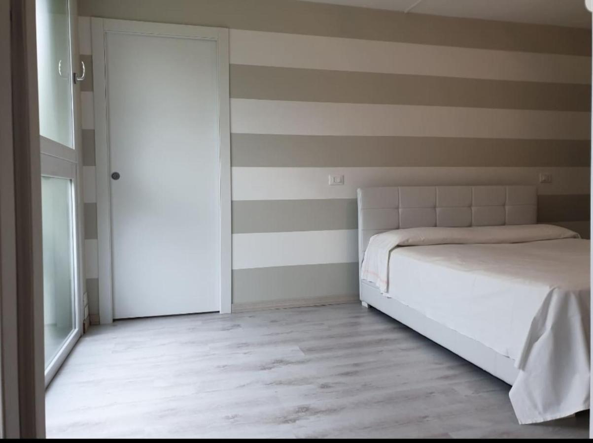 Holiday Apartaments Desenzano del Garda Buitenkant foto